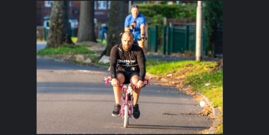 Dad Rides Pink Kiddie Bike for 200 Miles To Raise Money For Charities
