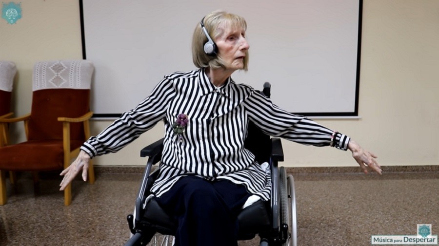 Ballerina With Alzheimer's Suddenly Remembered The Choreography While Listening To Swan Lake