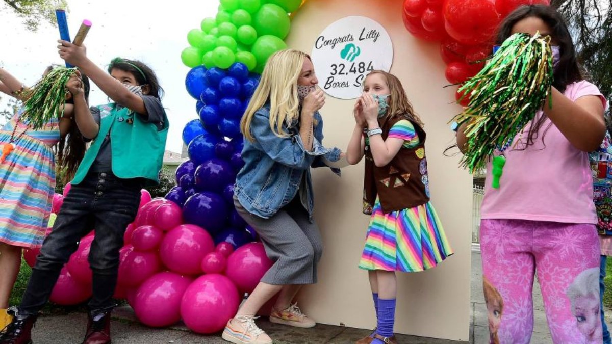 8-year-old cancer survivor sells record number of Girl Scout cookies for sick kids