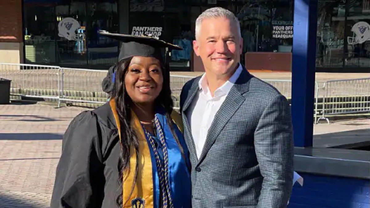 Kind Passenger Helps Uber Driver Graduate College