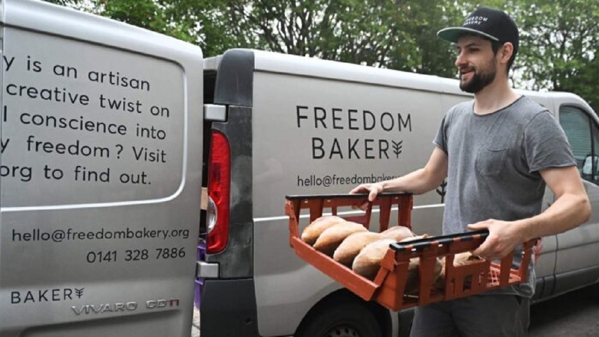 Ex-Con's Son Helps Former Prisoners Integrate into New Life as Bakers