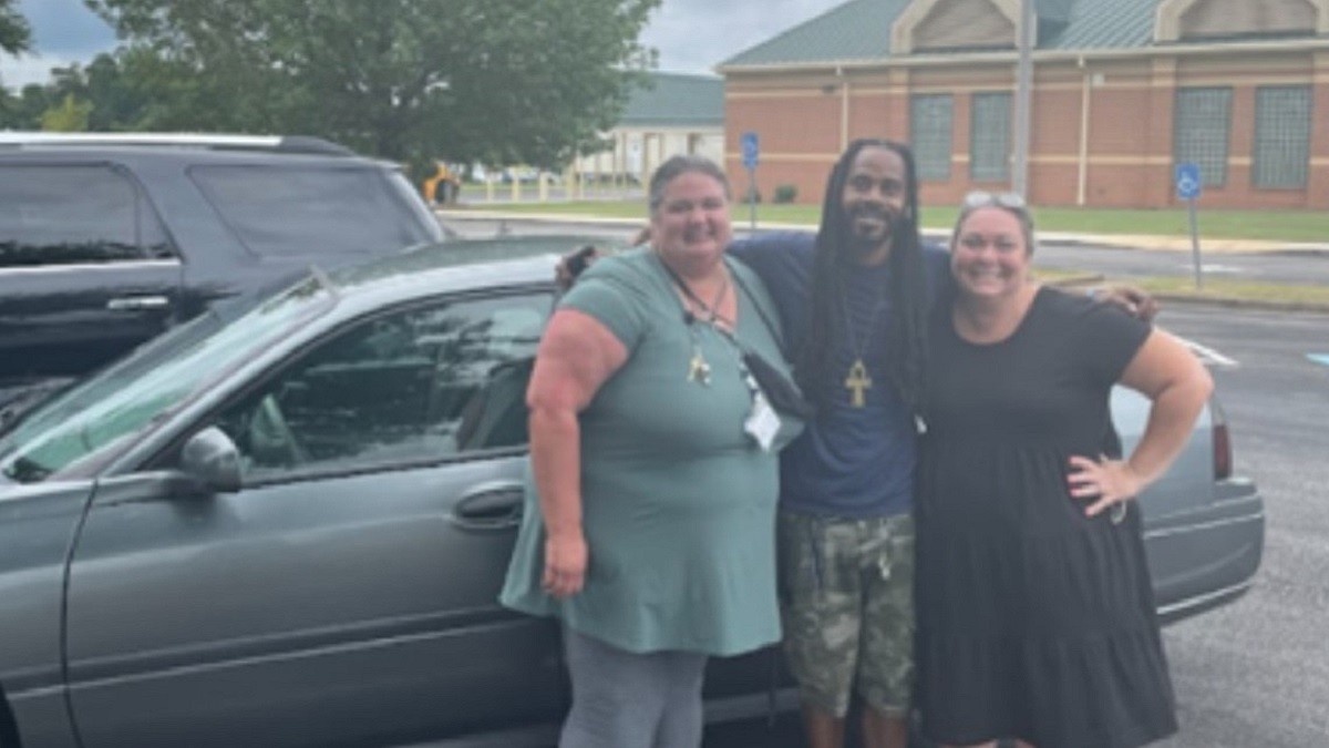 Teachers help school custodian get his dream car