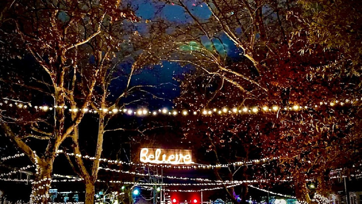 Christmas lights community