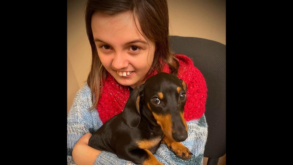 Girl's fear of doctor disappears with beloved dog